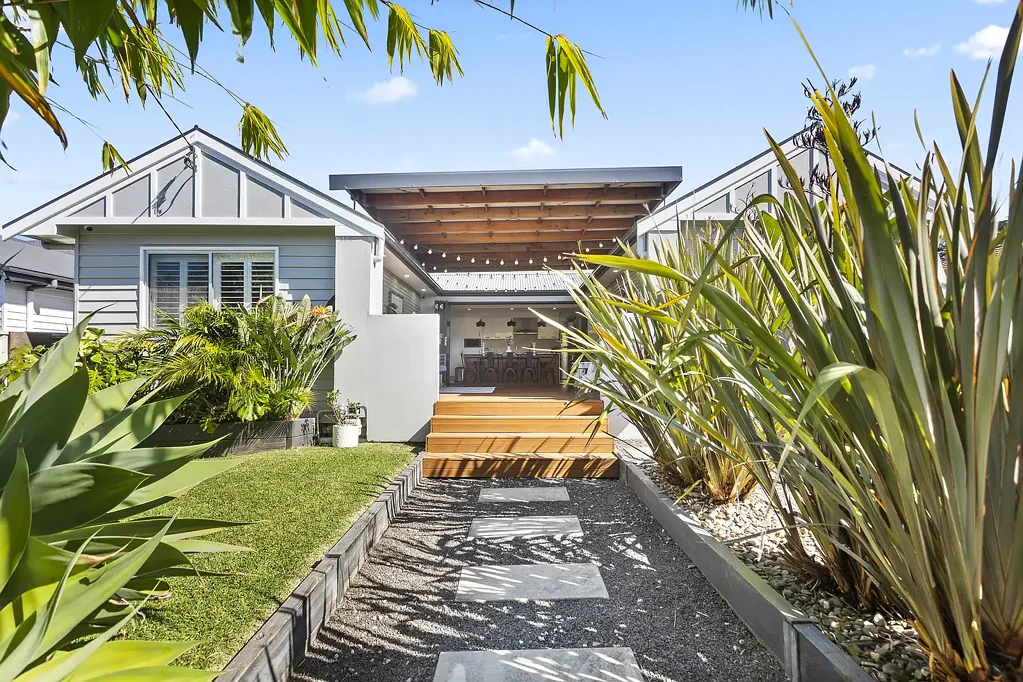 Warilla 4房  Hamptons-Inspired Family Living with Space to Entertain