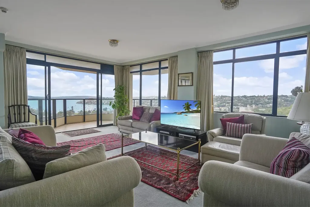 Three-Bedroom Apartment in One of the Eastern Suburbs' Most Desirable Buildings