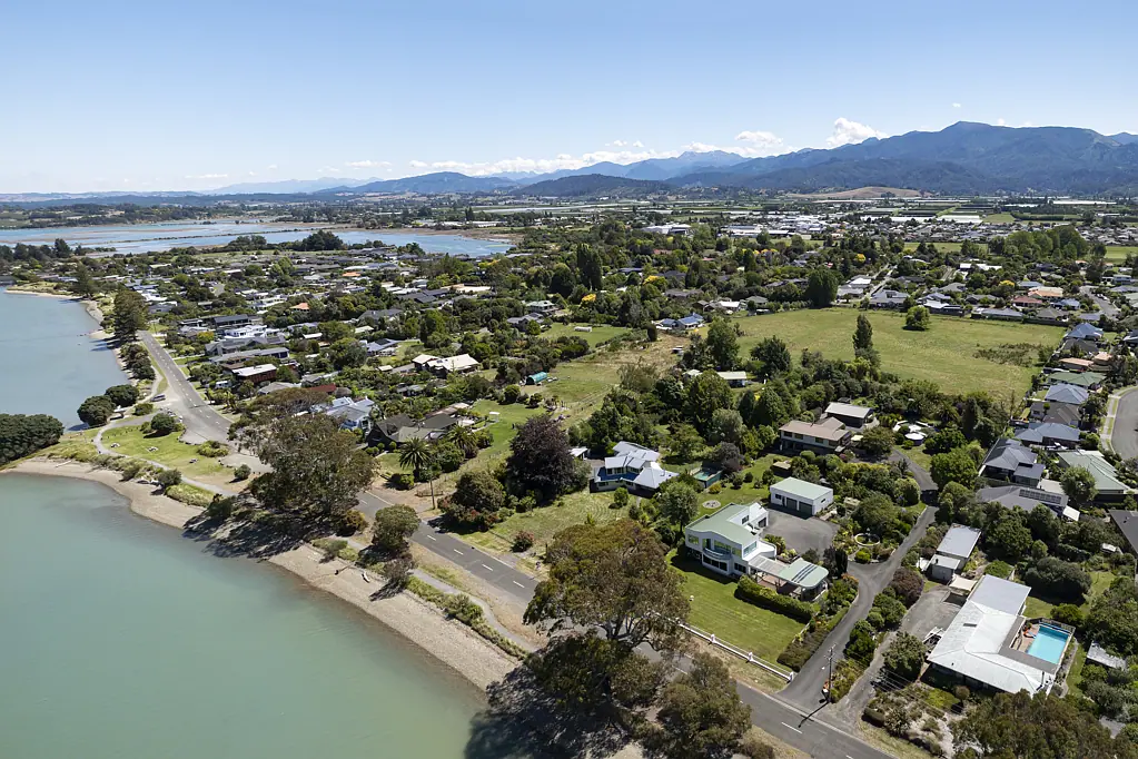 Motueka Exclusive Lifestyle-Almost Seafront