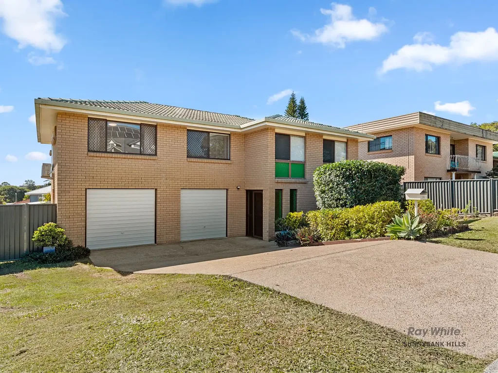 Eight Mile Plains 4Kwarto LARGE FAMILY HOME WITH DUAL LIVING POTENTIAL ON MASSIVE 759M² BLOCK!