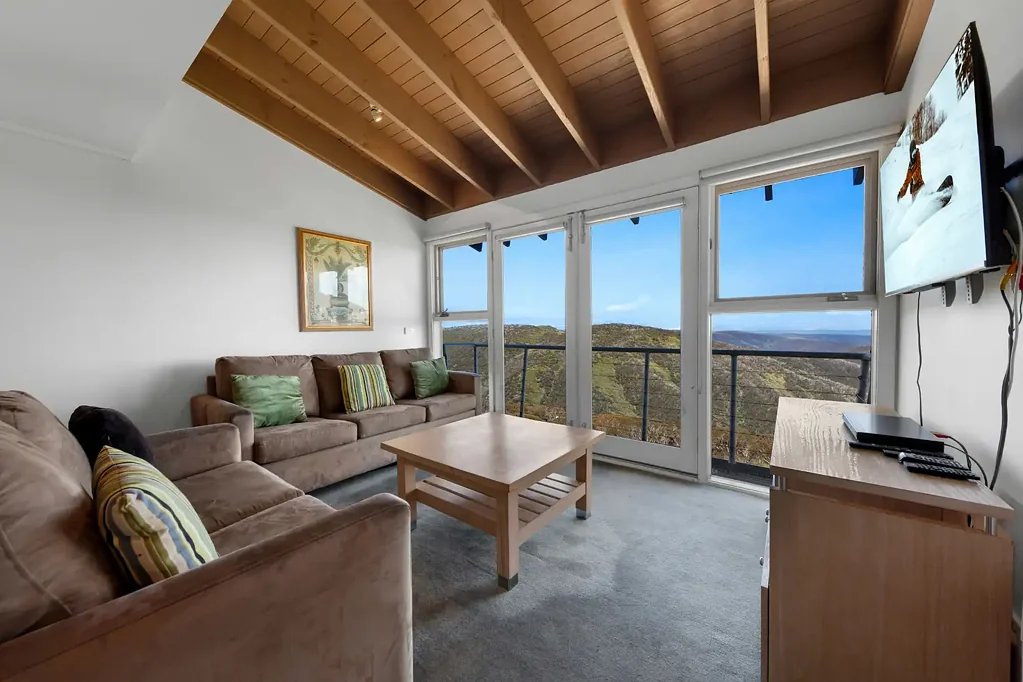 Harrietville 1 Bedroom Spacious and light filled duplex apartment in the picturesque heart of Mount Hotham