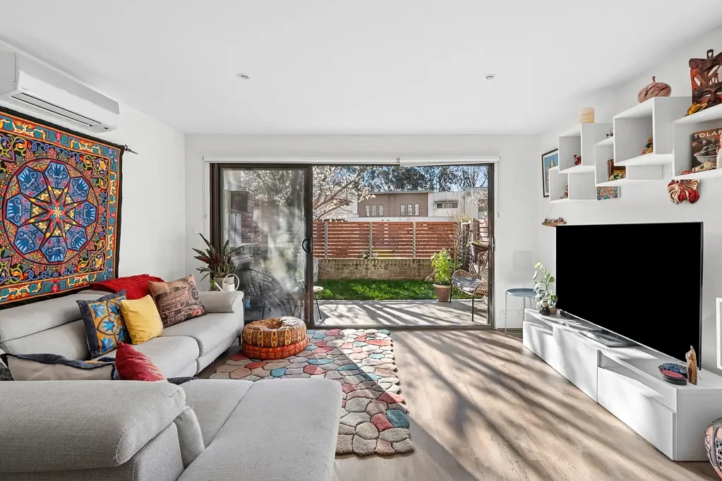 Narrabundah 2 Slaapkamer Easy Living Courtyard Home