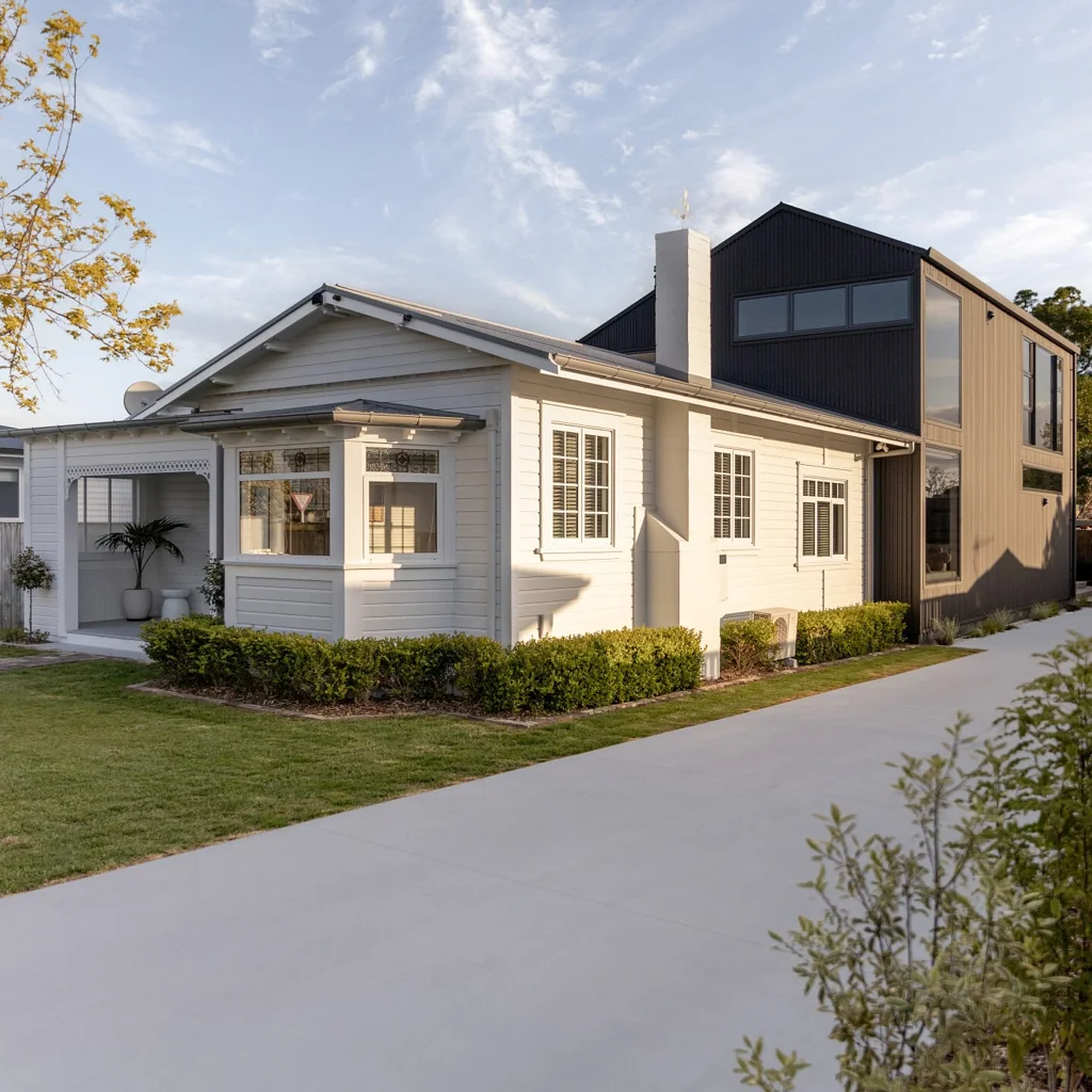 Mount Maunganui 4 Bedroom A Story Unfolds