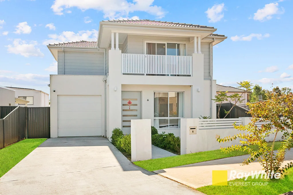 Colebee 5침실 Custom-Built Family Home with 5 Bedrooms, Multiple Ensuites & Designer Finishes