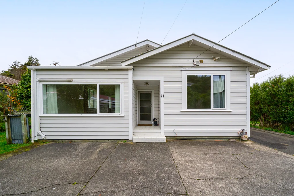 Johnsonville 3Moenga OWNERS RELOCATED! BRING YOUR OFFERS