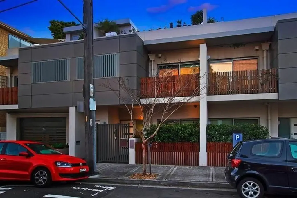 Stylish Townhouse with Private Rooftop Terrace in the Heart of Leichhardt