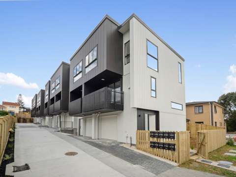 Mount Roskill 3 Bedroom Prime Corner Unit, Street Frontage – Move in Now!