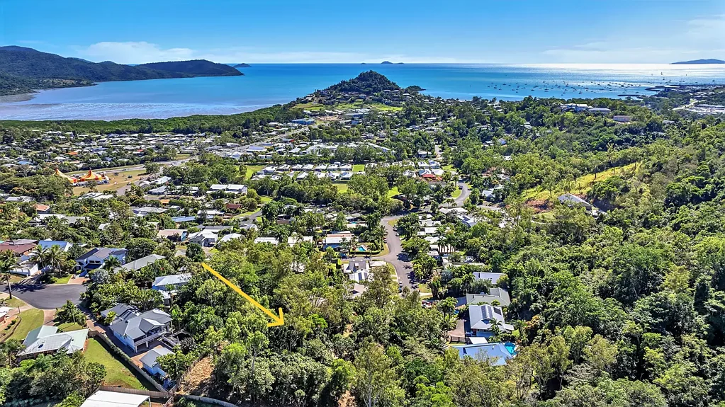 Cannonvale  Large Elevated Block With Sweeping Ocean Views