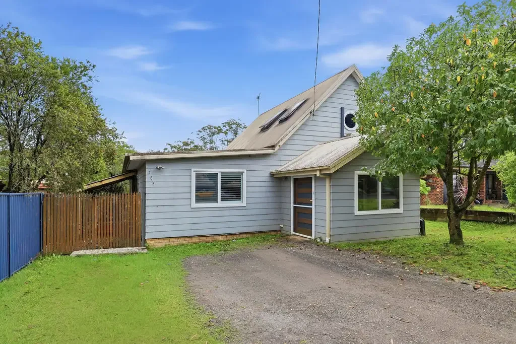 Bowen Mountain 4Zimmer Charming Family Home with Cottage Appeal & Room to Grow