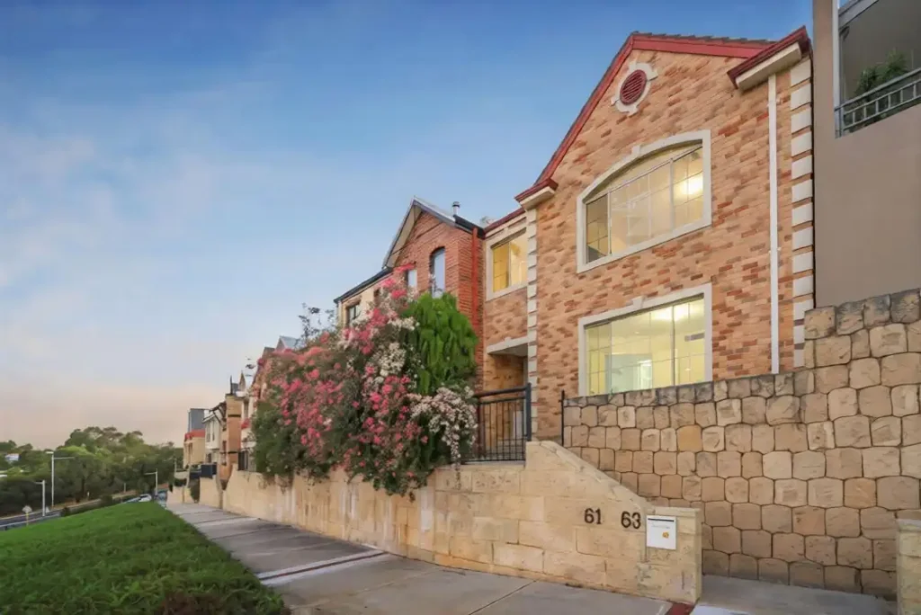 Joondalup 6房  Returning $1,895 Per Week – Fully Leased & Fully Furnished!