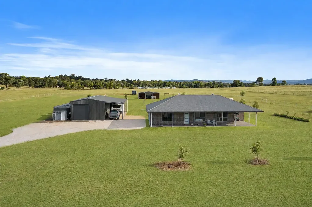 Gulgong IMPRESSIVE LIFESTYLE RETREAT WITH DUAL LIVING