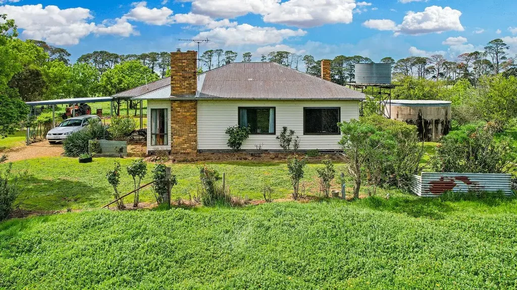 Wickliffe  VERSATILE RURAL LIFESTYLE OPPORTUNITY