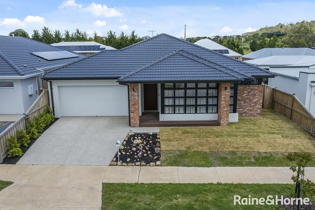 17 Nowlan Street, Gisborne, VIC 3437