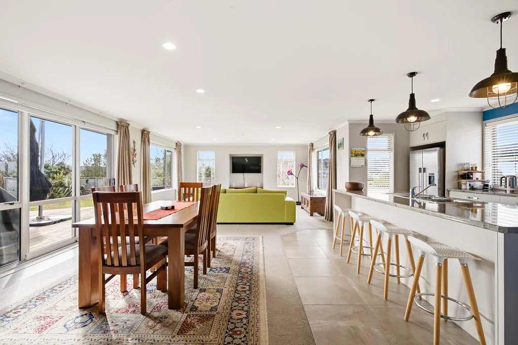 Richmond Heights 3બેડરૂમ 1 couple , 2 countries, this home MUST be sold!