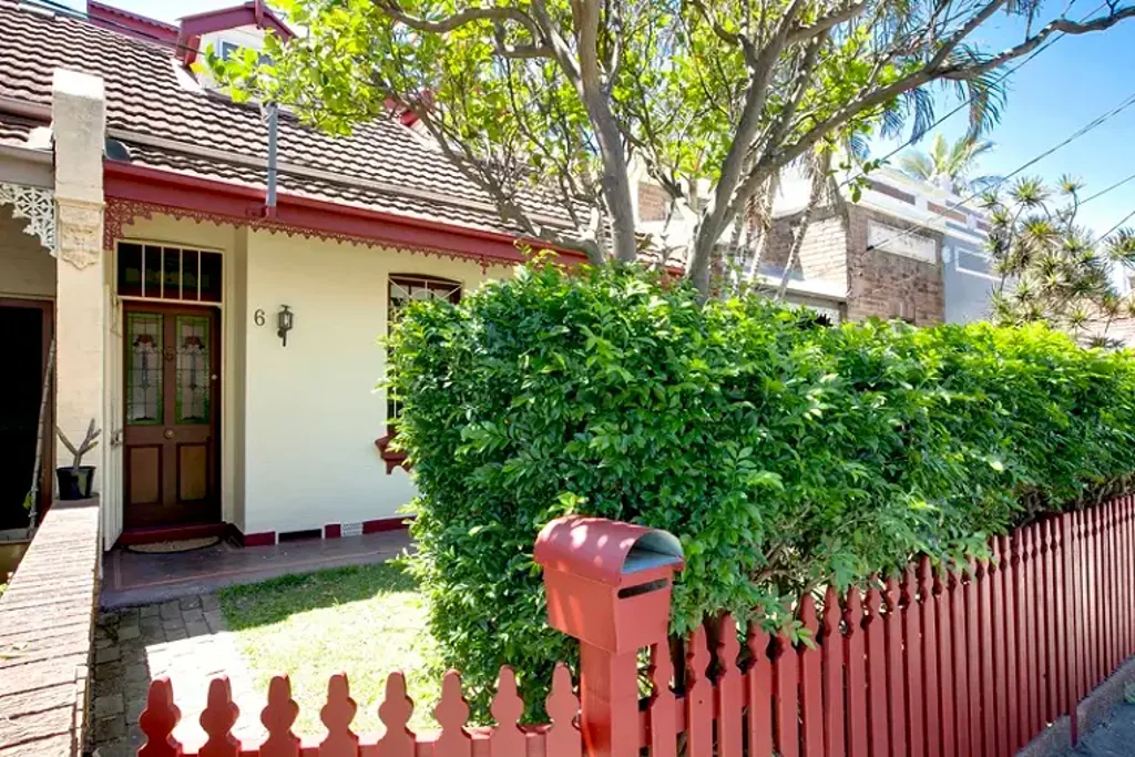 Updated home in quiet street & central location