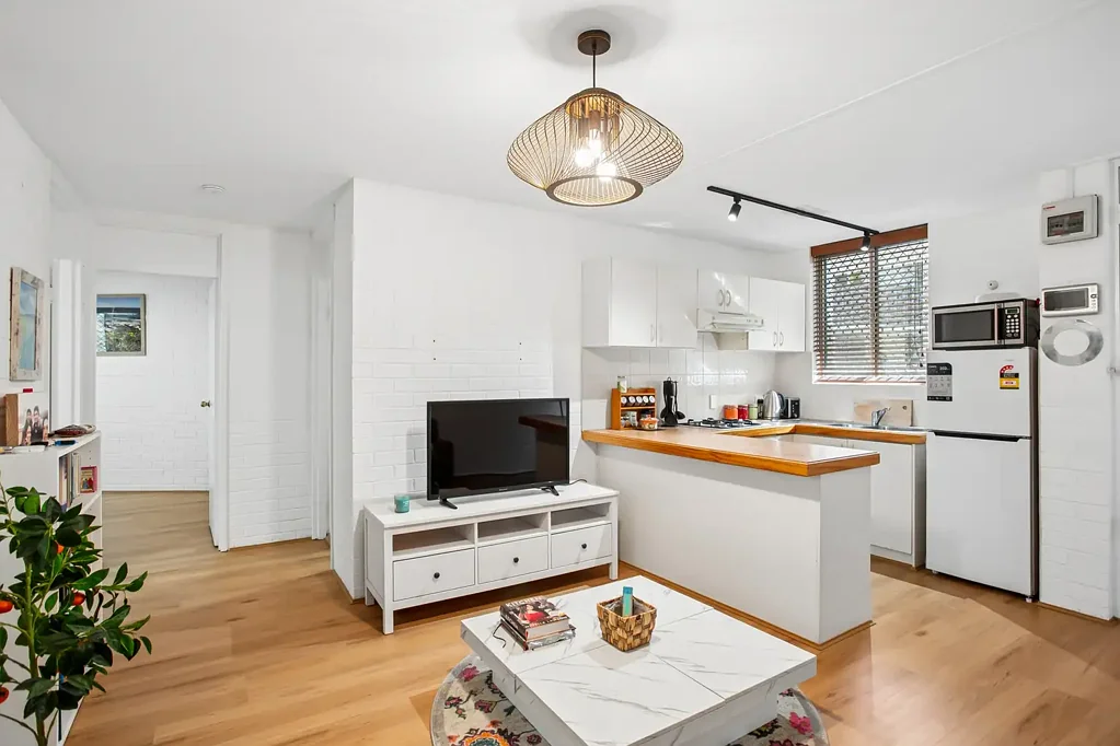 GREAT PARTLY FURNISHED 2x1 APARTMENT