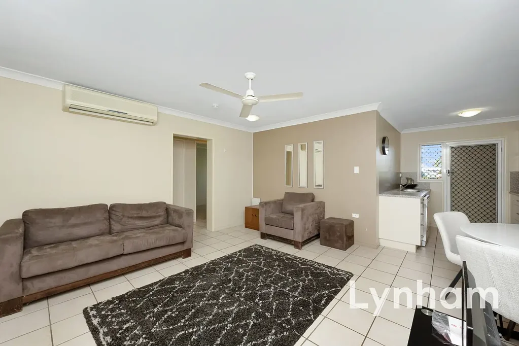 FULLY FURNISHED - The Perfect Inner-City Unit - Walking Distance To The Strand