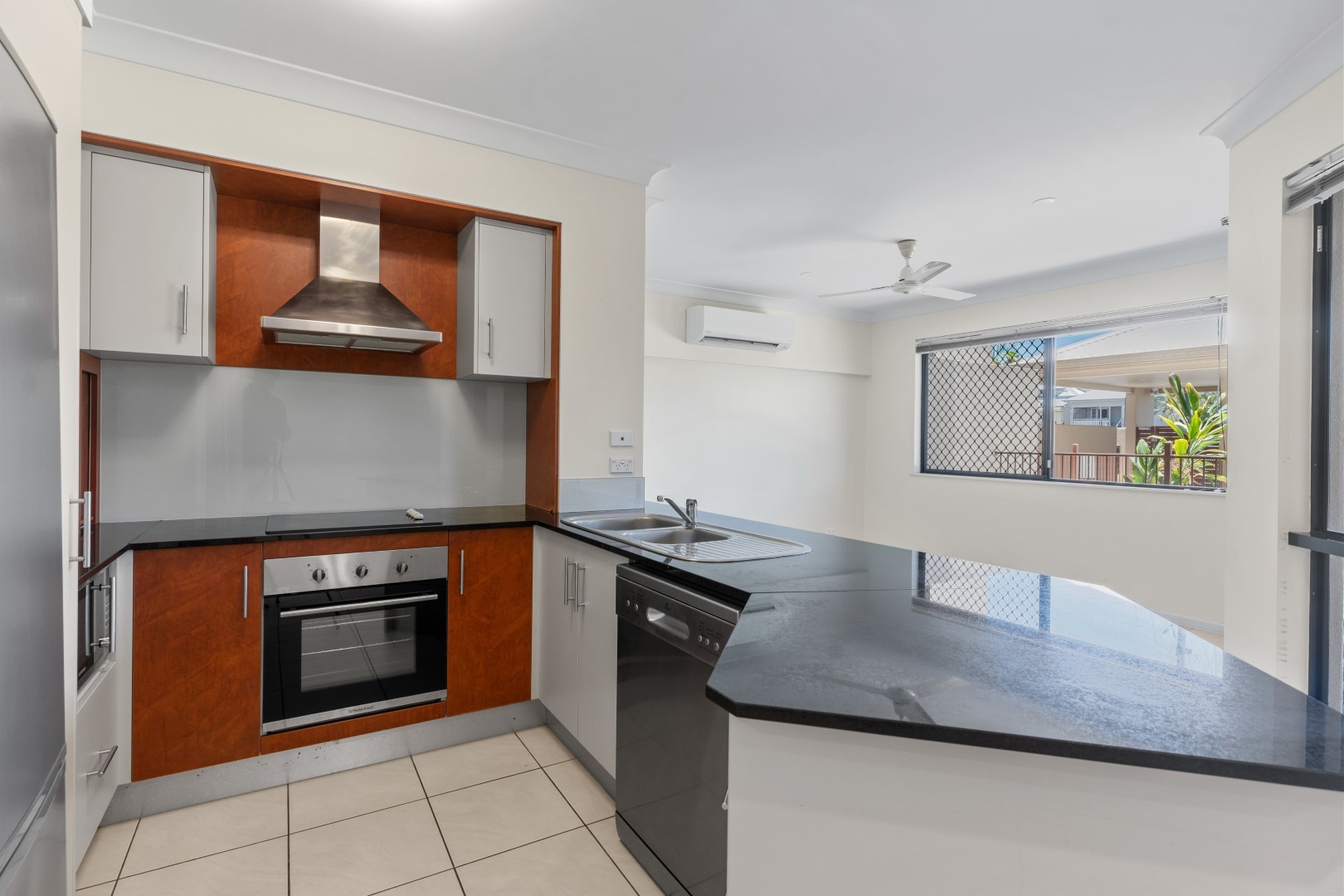 UNIT 3 19-23 MINNIE ST, PARRAMATTA PARK QLD 4870, 0 Kuwarto, 0 Banyo, Unit