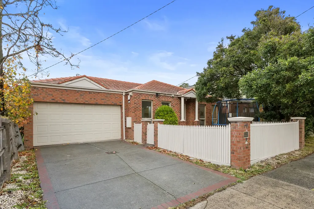 716 High Street Road, Glen Waverley, VIC 3150