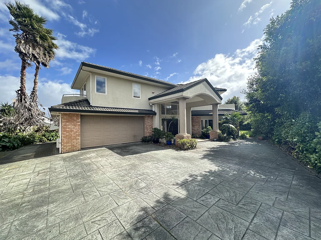 Two separate dwellings on the 944 sqm
