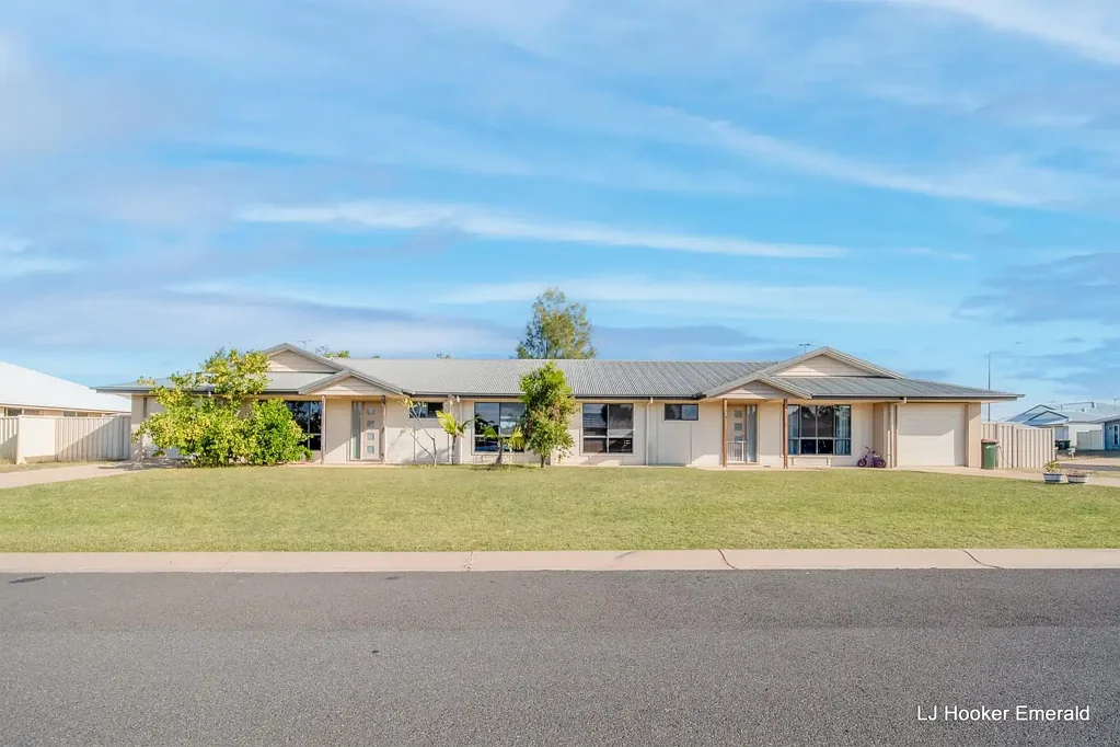 16 Lakeside Drive, Emerald, QLD 4720