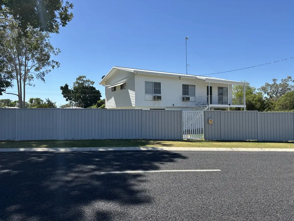 Goondiwindi 4 Bedroom NEAT AS A PIN