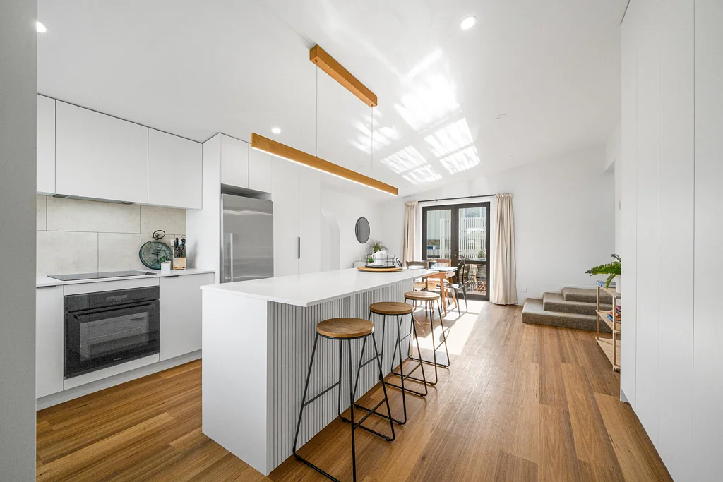 Lynmouth 3房  Peak living on David Street!