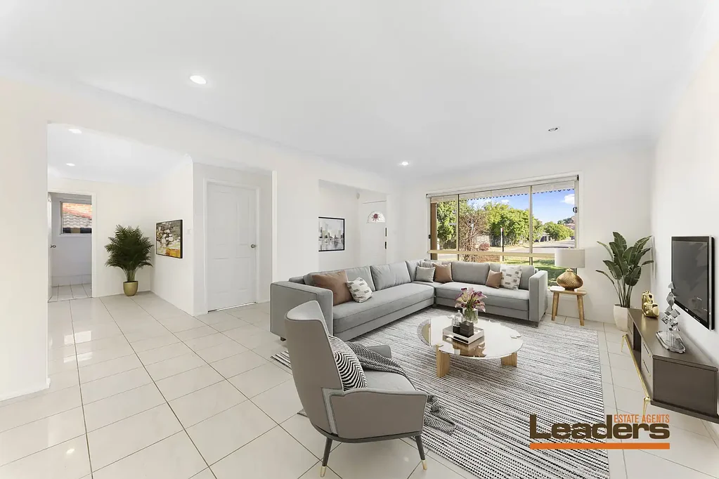 Kellyville Ridge 4Zimmer Spacious Family Home with Future Potential on Prime R4-Zoned Block