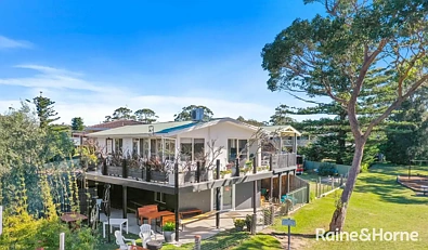 Narrawallee 3 Slaapkamer Where Inlet Meets Ocean - A Rare Coastal Dual-Living & Commercial Opportunity