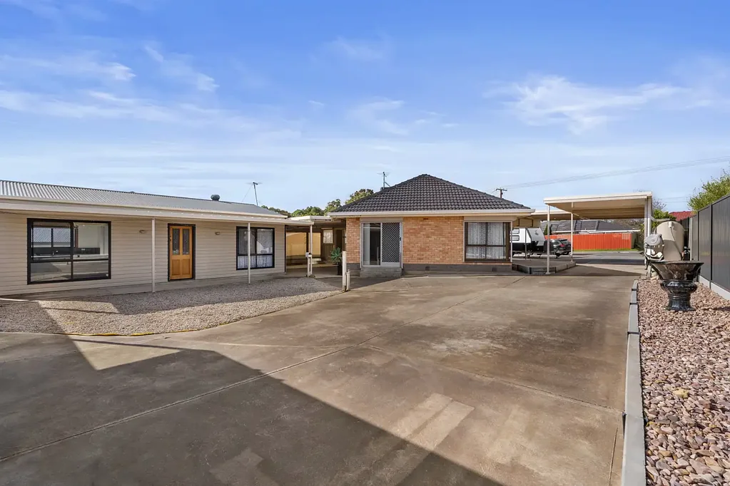 Morphett Vale 4 Bedroom Dual-living flexibility on a generous allotment