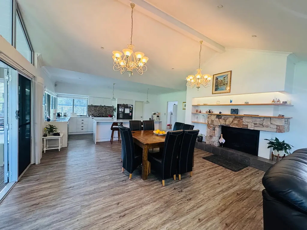 Luxury and Lifestyle Focus - Fully furnished!