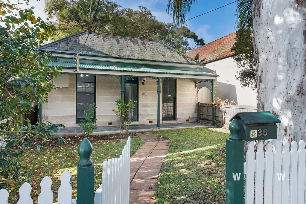 Drummoyne 3Kwarto Charming Sandstone Retreat in a Prime Eastside Location