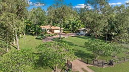 41 Blue Mountain Drive, Bluewater Park