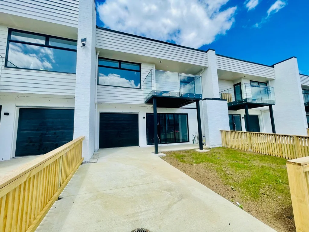 TAKANINI, 4 BEDROOMS