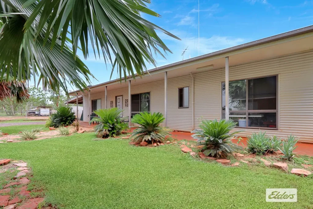 Katherine 3침실 CREATE YOUR RURAL DREAM HERE - Neat cottage on 20 acres