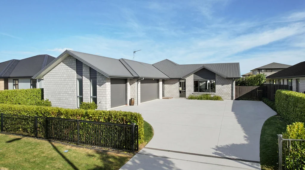 Cambridge 4房  Refined Living with Triple Car Garaging