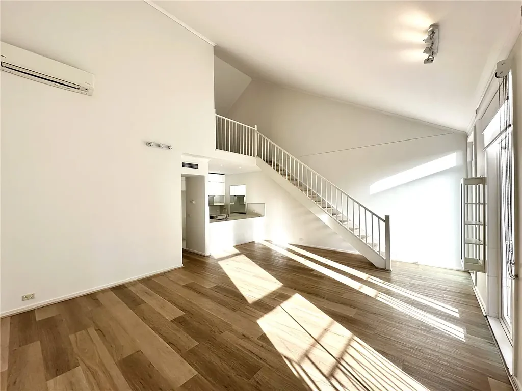 UNFURNISHED FLOORBOARD THREE BEDROOM APARTMENT IN SOUTHSIDE GARDENS - SOUTHBANK!!!