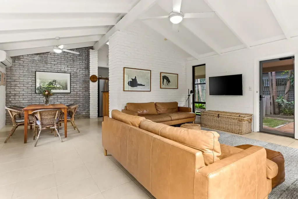 Suffolk Park 4 Bedroom Beachside living - Immaculate home, pool plus secondary dwelling