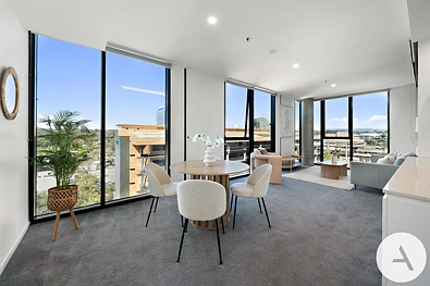 Belconnen 2房  Spacious 86m² Apartment with Exceptional Amenities & Unrivalled Convenience - Move-in Ready!