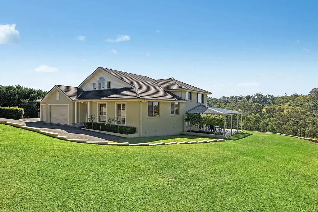 Picton 5ਬੈੱਡਰੂਮ Grand homestead with a vineyard backdrop