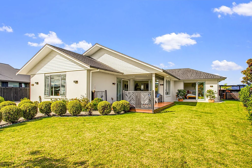 Whitianga 4房  Elevated Elegance on Topping Place