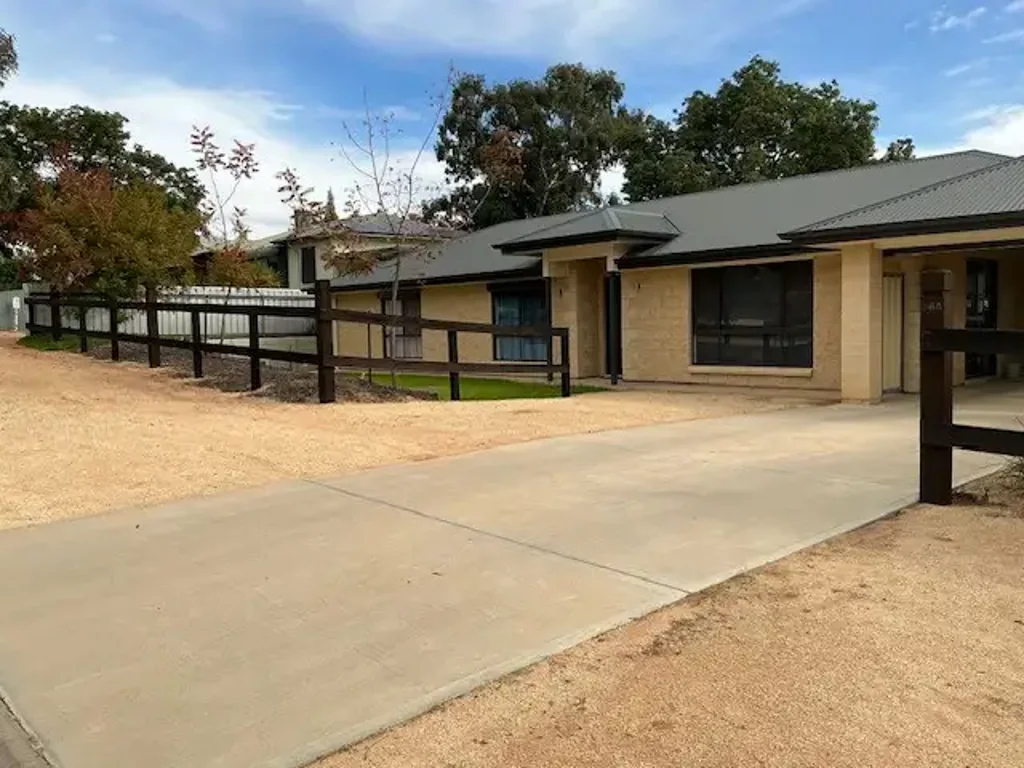 Beautifully Presented Executive Home