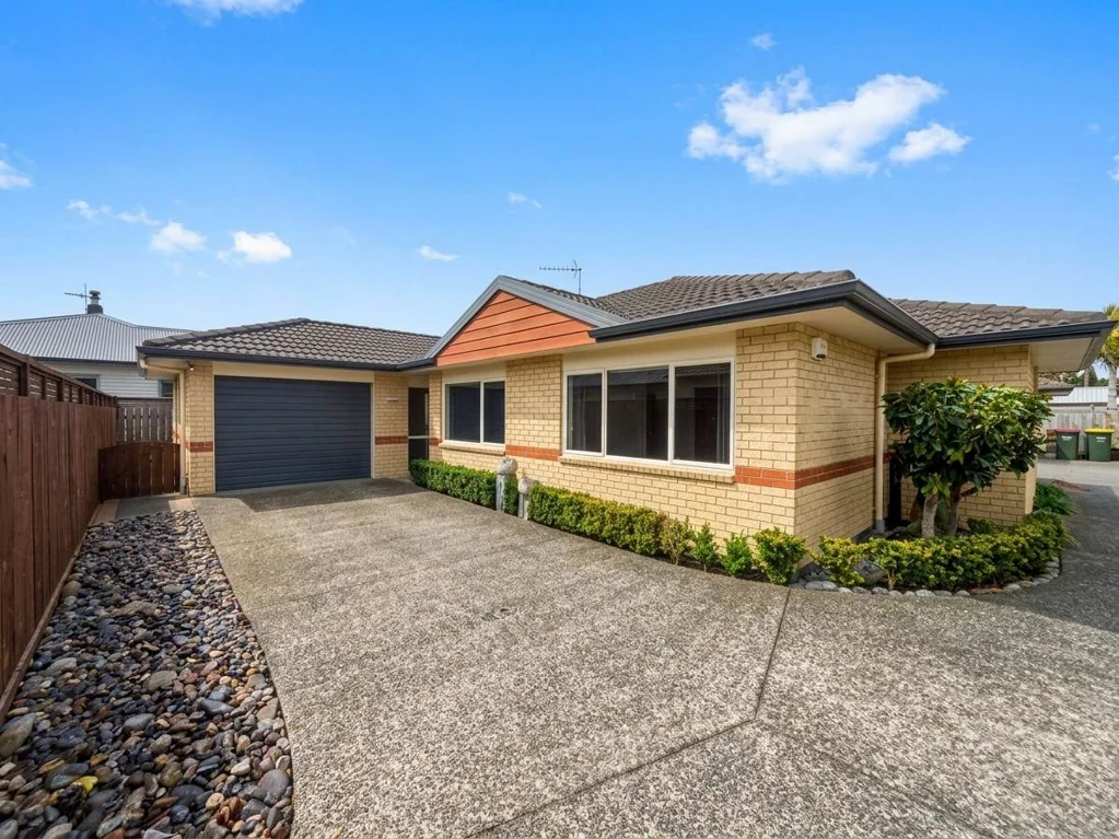 Charming 3-Bedroom Home in Pahurehure / Papakura