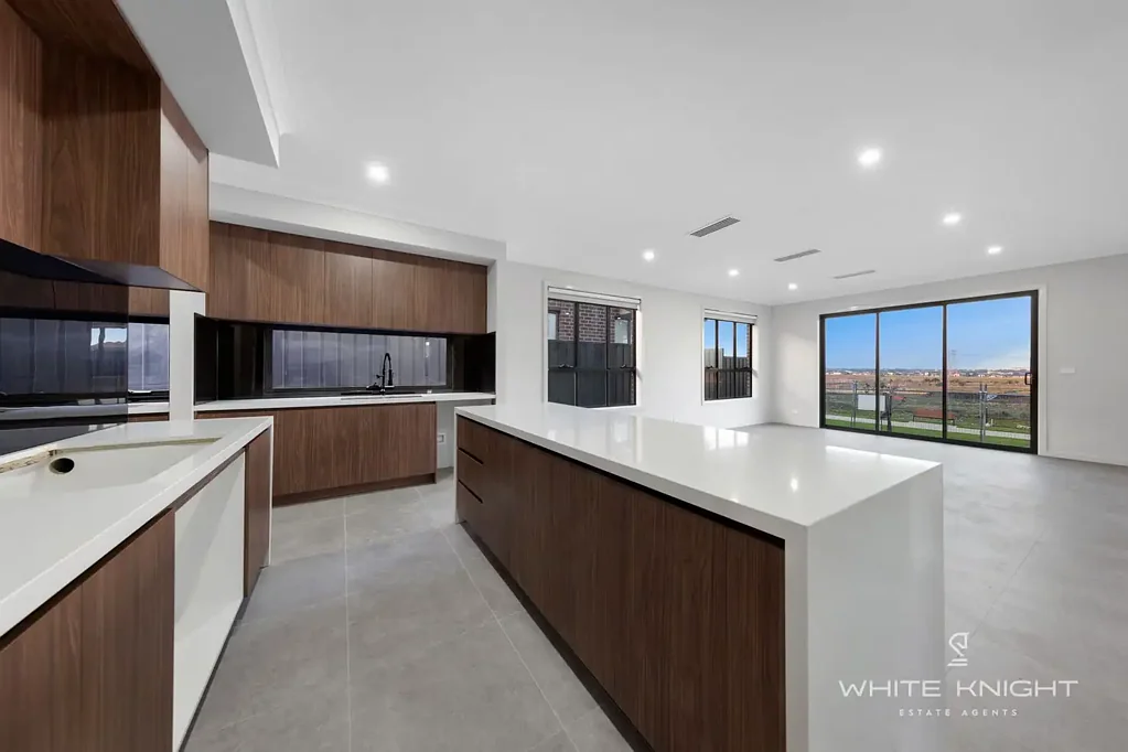 Deanside 4Habitaciones BRAND NEW, 2 MASTERS & PARK AT THE BACK!