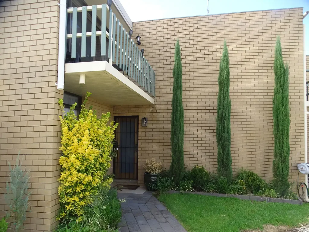FULLY FURNISHED WITH ACCESS TO LAKE NAGAMBIE