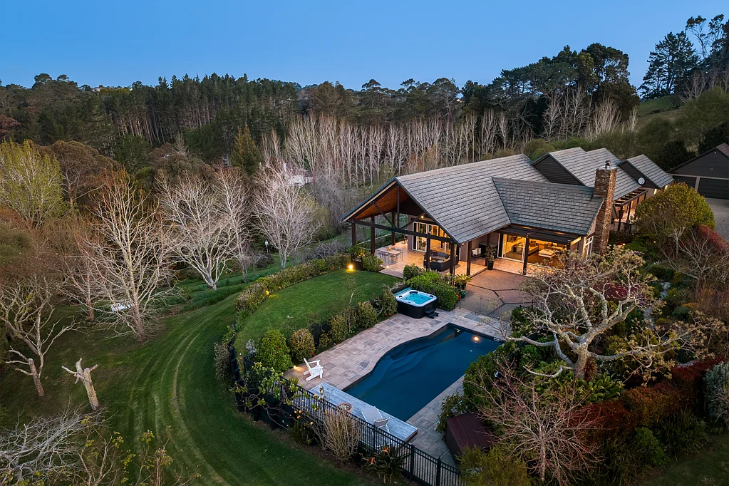 Dairy Flat Lifestyle Distinction, Minutes to Albany!