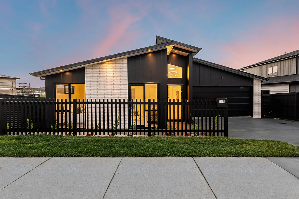 Millwater 5房  Split-Level Family Home with Granny Potential