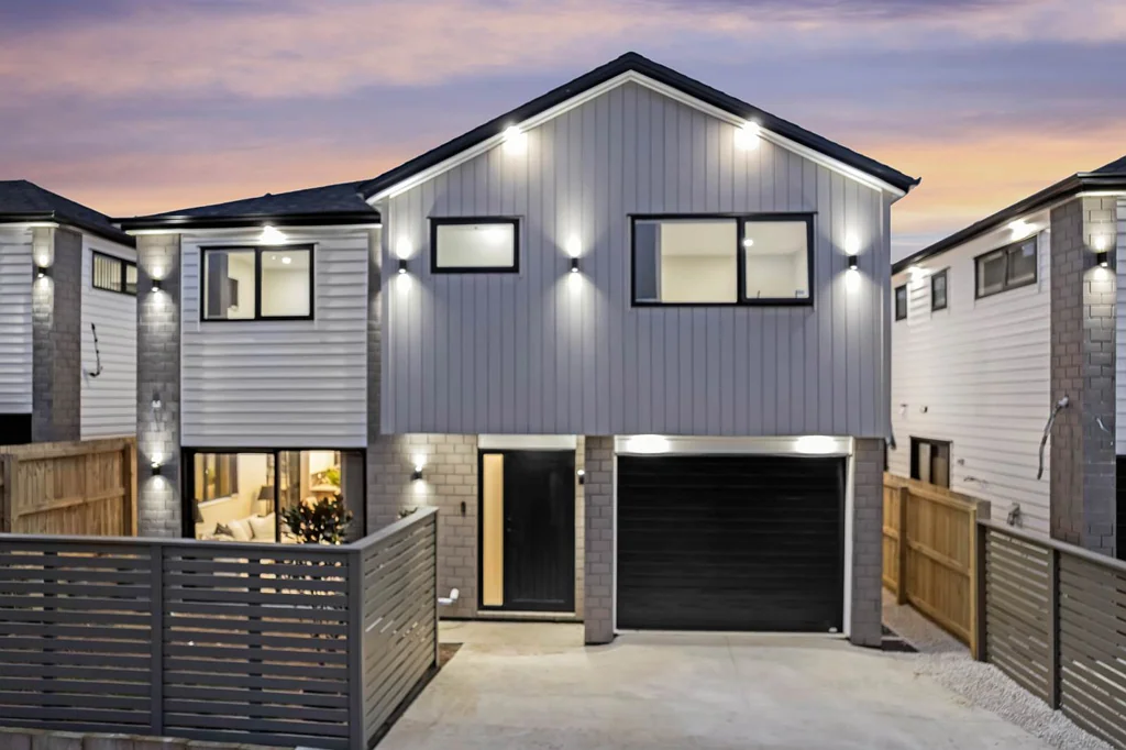 Mangere 5Moenga Massive 5 Bedroom Standalone in Mangere East!