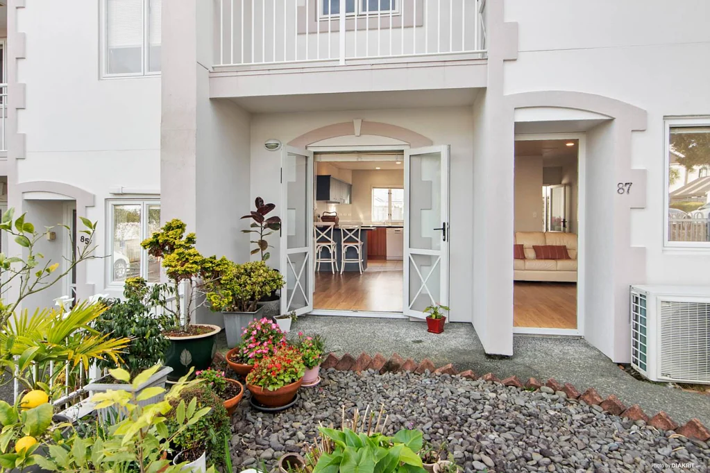 87 Winery Way, Henderson, Waitakere City, Auckland
