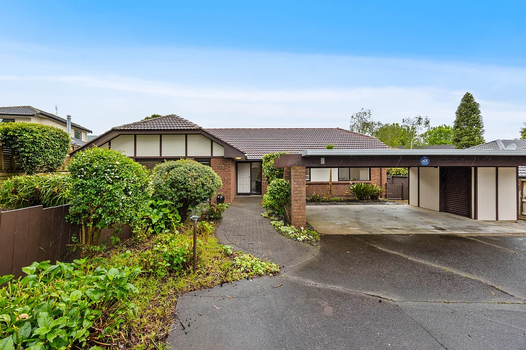 Botany Downs 4غرفة نوم Committed Overseas Vendor Says 'Sell!'